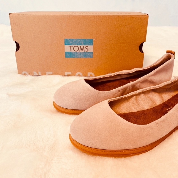 Toms Shoes - Toms Olivia Blush Suede Ballet Shoes. NWT. Size 7.